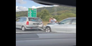 Μικροατύχημα στα διόδια Πολυμύλου, στο ρεύμα προς Θεσσαλονίκη (Βίντεο αναγνώστη)