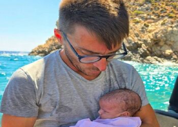 Συγκινεί ο Λιμενικός που διέσωσε το βρέφος στην Τήλο: «Κάτω από αντίξοες συνθήκες καταφέραμε να γίνουμε σανίδα σωτηρίας»