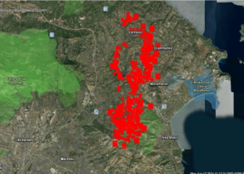 Ο δορυφόρος της NASA καταγράφει τη φωτιά στην Αττική: Άνω των 51 χλμ το μέτωπο
