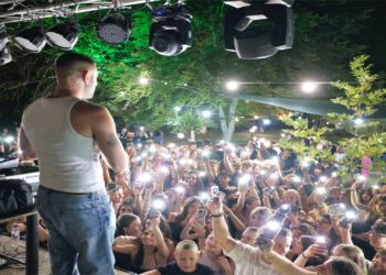 Ο Hawk ξεσήκωσε το Καφέ Καστανόδασος το βράδυ του Σαββάτου (Φώτο+Βίντεο)