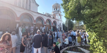 Πανηγυρική Θεία Λειτουργία ανήμερα της Παναγίας στον Ι.Ν. Αγίας Σκέπης ΠτολεμαΐδαςΠανηγυρική Θεία Λειτουργία ανήμερα της Παναγίας στον Ι.Ν. Αγίας Σκέπης Πτολεμαΐδας