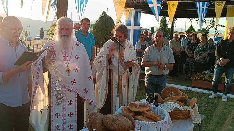 Πανηγυρικός Εσπερινός τελέστηκε στο Παρεκκλήσιο Κοιμήσεως της Θεοτόκου στον δρόμο Δυτικής Εορδαίας ( Τ.Κ. Αναρράχης )( ρεπορτάζ της Κούλας Πουλασιχίδου )