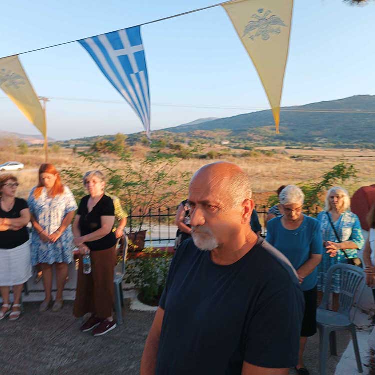 Πανηγυρικός Εσπερινός τελέστηκε στο Παρεκκλήσιο Κοιμήσεως της Θεοτόκου στον δρόμο Δυτικής Εορδαίας ( Τ.Κ. Αναρράχης )( ρεπορτάζ της Κούλας Πουλασιχίδου )