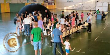 Πλήθος κόσμου ταξίδεψε «στ’ αστέρια» χθες στο Αμύνταιο με το κινητό πλανητάριο Starlab (Φωτογραφίες)