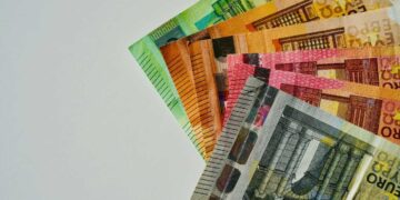 Πότε μπαίνει το επίδομα αδείας – Υπολογίστε το ποσό που σας αναλογεί