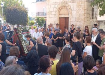 Προσκύνημα της θαυματουργής εικόνας της Παναγίας Ελεούσας στον Ι.Ν. Αγίου Νικολάου στον Κρόκο Κοζάνης (Φωτογραφίες)