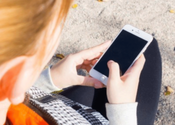 Προσοχή: Ποια είναι η σωστή ηλικία για να δώσετε smartphone στο παιδί σας