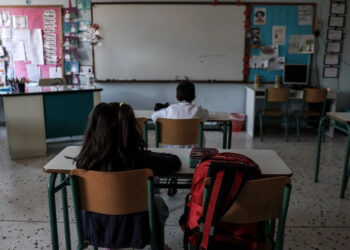 Δάσκαλος στη Ρόδο κοιμάται στο αυτοκίνητο επειδή δεν βρίσκει σπίτι με προσιτό ενοίκιο