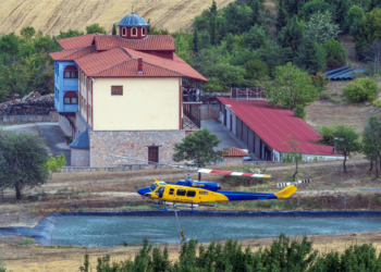 Συγκλονιστικές φωτογραφίες από τη χθεσινή φωτιά στην Κρυόβρυση του Γιάννη Αρζουμανίδη