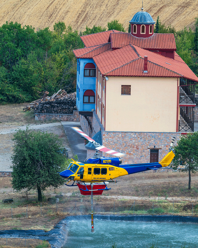 Συγκλονιστικές φωτογραφίες από τη χθεσινή φωτιά στην Κρυόβρυση του Γιάννη Αρζουμανίδη