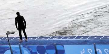 Τι έπαθαν όσοι κολύμπησαν στον Σηκουάνα - Αποσύρονται ο ένας μετά τον άλλον οι αθλητές