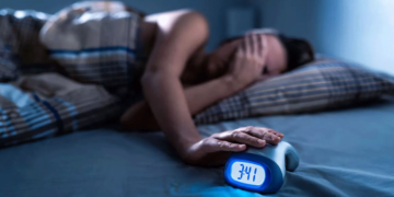 Ύπνος: Πόσο συχνά ξυπνάτε μέσα στη νύχτα και τι σηματοδοτούν οι αφυπνίσεις για την υγεία σας