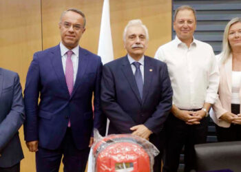 HELLENiQ ENERGY: Στηρίζει το έργο του Ελληνικού Ερυθρού Σταυρού με Δωρεά 11 Απινιδωτών στο Παράρτημα Λαμίας