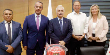 HELLENiQ ENERGY: Στηρίζει το έργο του Ελληνικού Ερυθρού Σταυρού με Δωρεά 11 Απινιδωτών στο Παράρτημα Λαμίας