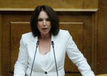 Καλλιόπη Βέττα: Να στηριχθούν οι παραγωγοί ροδακίνων στη Δυτική Μακεδονία