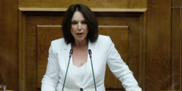 Καλλιόπη Βέττα: Να στηριχθούν οι παραγωγοί ροδακίνων στη Δυτική Μακεδονία