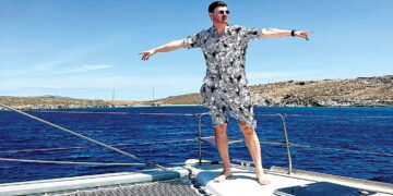 Η εφημερίδα ESPRESSO για τον Περδικκιώτη DJ TIMO - Η ζωή του Δημήτρη Τιμωνίδη, «βασιλιά των decks» με τις κορυφαίες συνεργασίες, και την αναπάντεχη πρόταση γάμου από... τρελαμένη θαυμάστρια