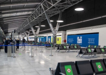 30χρονος επιτέθηκε και δάγκωσε αστυνομικό στο αεροδρόμιο «Μακεδονία»