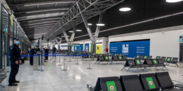 30χρονος επιτέθηκε και δάγκωσε αστυνομικό στο αεροδρόμιο «Μακεδονία»