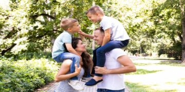 Απλές συνήθειες για να κινείστε περισσότερο καθημερινά παρέα με τα παιδιά