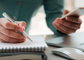 Ποιοι και πώς θα δουν αυξήσεις σε μισθούς και συντάξεις από το 2025