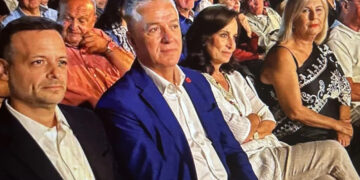 Το σχόλιο των “ΠΑΡΑΠΟΛΙΤΙΚΩΝ” για το τετ-α-τετ Διαμαντοπούλου-Δούκα στις Πρέσπες