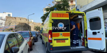 Θεσσαλονίκη – ΣΟΚ: Άνδρας κρεμάστηκε από την εξωτερική πλευρά του μπαλκονιού του
