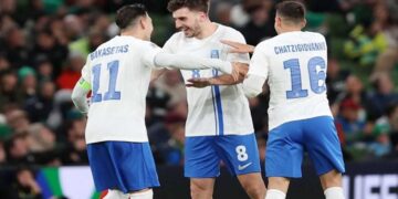 Εθνική για...φίλημα  