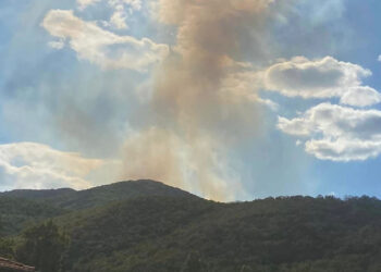 Πώς φαίνεται η φωτιά στη Βλάστη από το Εμπόριο