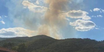 Πώς φαίνεται η φωτιά στη Βλάστη από το Εμπόριο