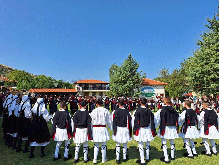 Φωτογραφίες από τα γυρίσματα της εκπομπής "Κυριακή στο Χωριό Ξανά" στην Καστανιά Σερβίων