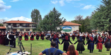 Φωτογραφίες από τα γυρίσματα της εκπομπής "Κυριακή στο Χωριό Ξανά" στην Καστανιά Σερβίων