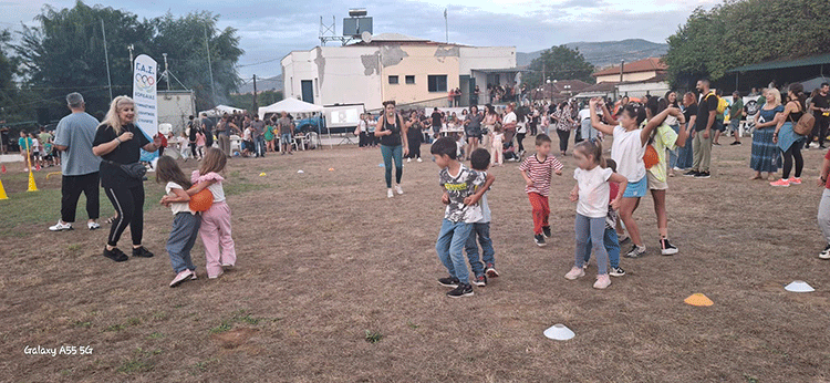 Η μεγαλύτερη πίτσα της Ελλάδας παρασκευάστηκε χθες στο Καρυοχώρι, σε μια μεγάλη εκδήλωση αποχαιρετώντας το καλοκαίρι