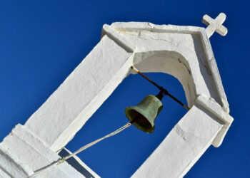 Δικαστήριο απαγόρευσε την λειτουργία καμπάνας τις ώρες κοινής ησυχίας σε νησί των Κυκλάδων