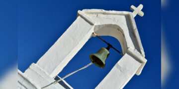 Δικαστήριο απαγόρευσε την λειτουργία καμπάνας τις ώρες κοινής ησυχίας σε νησί των Κυκλάδων