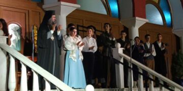 Καταχειροκροτήθηκε η πρεμιέρα του θεατρικού έργου “Άγιος Λουκάς ο ιατρός” στον Ι.Ν. Αγίας Σκέπης Πτολεμαΐδος (ρεπορτάζ της Κούλας Πουλασιχίδου)