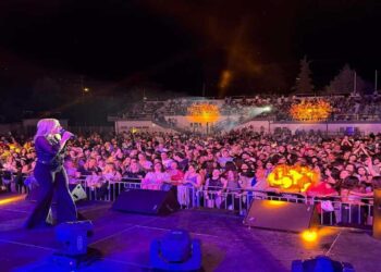 Κατέπληξε το γεμάτο Γήπεδο Σερβίων η Πέγκυ Ζήνα στη χθεσινή της συναυλία (Φωτογραφίες)