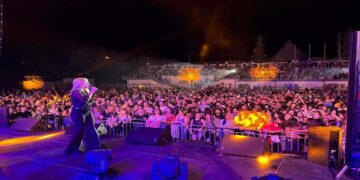 Κατέπληξε το γεμάτο Γήπεδο Σερβίων η Πέγκυ Ζήνα στη χθεσινή της συναυλία (Φωτογραφίες)