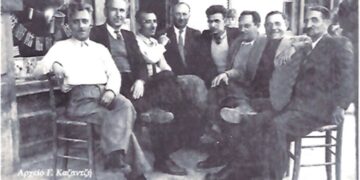 Μια ωραία παρέα του ποτηριού σε αναμνηστική φωτογραφία το 1949 – Από τη στήλη του Γ. Καζαντζή στον ΠΑΛΜΟ (18/9)