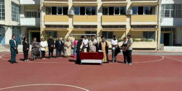 Λάμπρινε με την παρουσία του τον Αγιασμό για την έναρξη της νέας σχολικής χρονιάς του 3ου ΓΕΛ Πτολεμαΐδας, ο Μητροπολίτης κ.κ. Ειρηναίος ! (ρεπορτάζ της Κούλας Πουλασιχίδου)