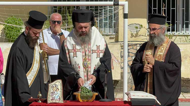 Λάμπρινε με την παρουσία του τον Αγιασμό για την έναρξη της νέας σχολικής χρονιάς του 3ου ΓΕΛ Πτολεμαΐδας, ο Μητροπολίτης κ.κ. Ειρηναίος ! (ρεπορτάζ της Κούλας Πουλασιχίδου)