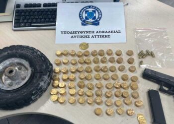 Όπλα, σφαίρες και λίρες μέσα σε λάστιχο βρήκαν οι αστυνομικοί στους καταυλισμούς Ρομά σε Φυλή και Άνω Λιόσια