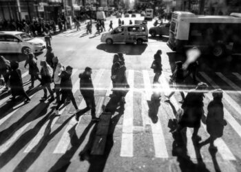 Εγκλωβισμένοι στα πατρικά τους οι νέοι – «Θηλιά» το υψηλό κόστος ζωής και τα υψηλά ενοίκια