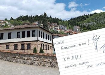 Τη φράση «Μακεδονία μόνο/Ποτέ Βόρεια/Μόνο Μακεδονία», έγραψαν σκοπιανοί στο βιβλίο επισκεπτών του Μουσείου Μακεδονικού Αγώνα Ν. Καστοριάς