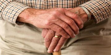 Νέα αναδρομικά ως 12.500 ευρώ για 200.000 συνταξιούχους από το 2025