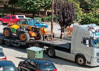 Στο ίδιο έργο θεατές … Νταλίκα “εισέβαλε” στην Οδό Σουλίου και εγκλωβίστηκε (ρεπορτάζ της Κούλας Πουλασιχίδου)