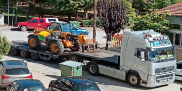 Στο ίδιο έργο θεατές … Νταλίκα “εισέβαλε” στην Οδό Σουλίου και εγκλωβίστηκε (ρεπορτάζ της Κούλας Πουλασιχίδου)