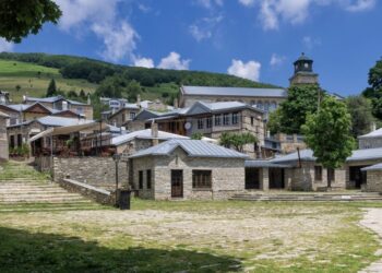 Τα ωραιότερα πέτρινα χωριά της Ελλάδας για τις πρώτες εξορμήσεις του φθινοπώρου – Πρωταγωνιστεί το Νυμφαίο