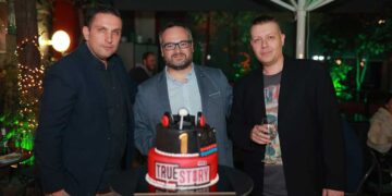 Παραγωγοί, φίλοι και ακροατές με πολύ κέφι στο 1ο πάρτι γενεθλίων του True Story Radio! (Φώτο+Βίντεο)