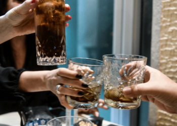 Πόσα δηλώνουν στην εφορία ιδιοκτήτες εστιατορίων και μπαρ